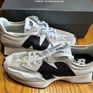 Women’s New Balance 327 size 8